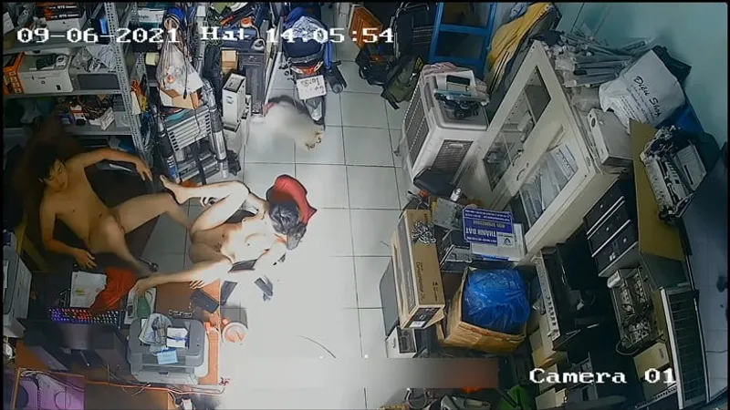 Vợ yêu chồng cắm sừng trong của cu máy tính